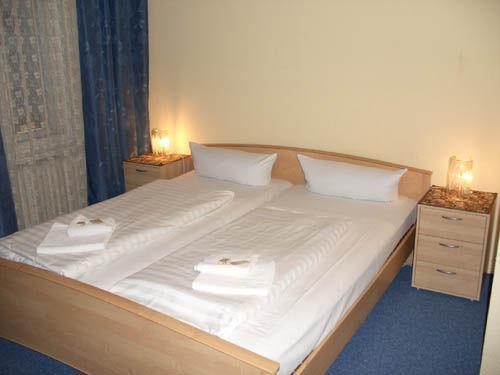 Hotel-Pension Cortina Berlin Room photo